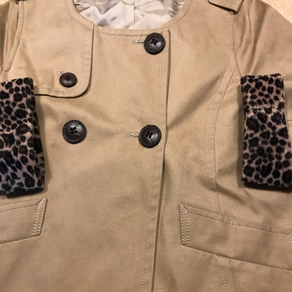 Crolla, beige jacket with large brown buttons